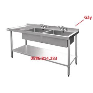 bàn bếp có gáy inox hai chậu rửa