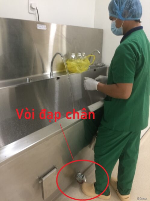 vòi đạp chân dùng để làm chậu rửa tay y tế