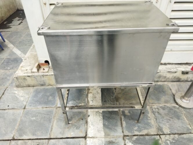 bể tách mỡ có chân