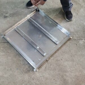 nắp bể nước ngầm sử dụng khóa 4 góc