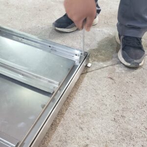 thực hành mở nắp bể inox