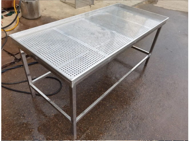 bàn inox có lỗ thông hơi