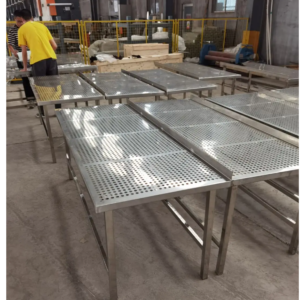 bàn inox có lỗ thông hơi