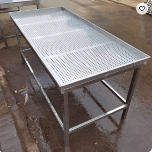 bàn inox có lỗ thông hơi