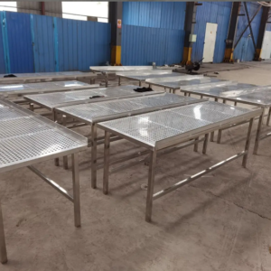 bàn inox có lỗ thông hơi