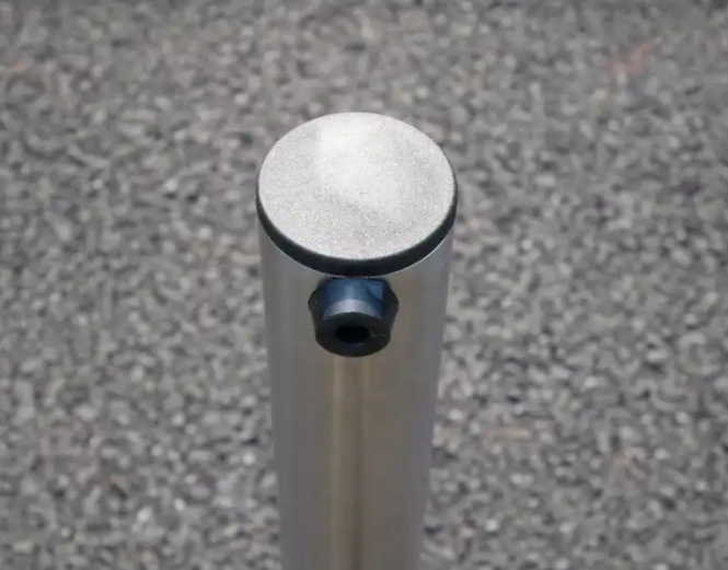 trụ chắn inox có thể gập xuống được