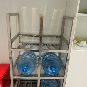 kệ inox để bình nước uống