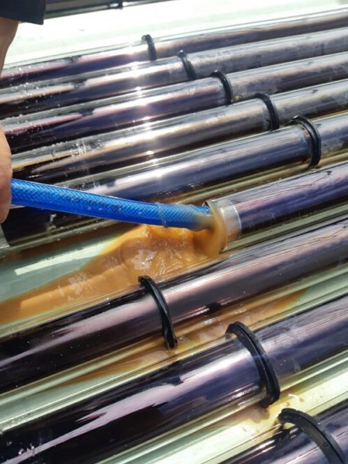 thiết bị nhận biết bình nước nóng thái dương năng bị đóng cặn