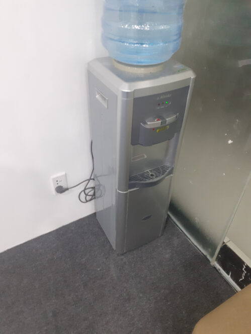 khay inox hứng nước cho bình nước uống nóng lạnh