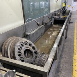 chậu rửa chi tiết máy theo yêu cầu