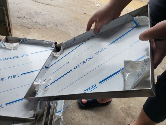 Khay inox sản xuất kẹo lạc