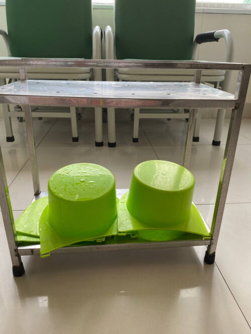 kệ để bô bằng inox cho bệnh viện