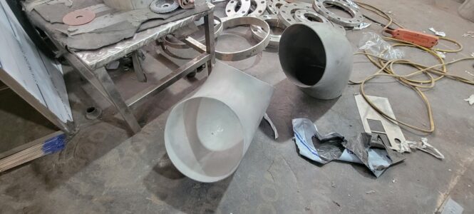 ống chờ xuyên sàn inox có cút vuông góc