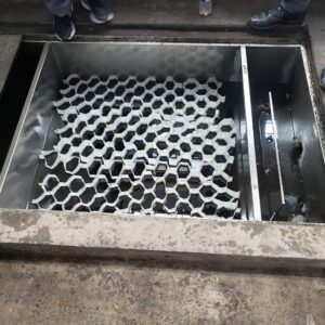 Bể tách dầu cho gara ô tô sử dụng tấm lắng lamen