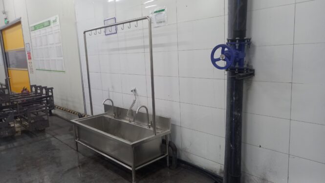 chậu giặt đồ công nhân nhà máy