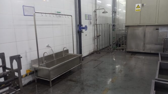 chậu giặt đồ công nhân nhà máy