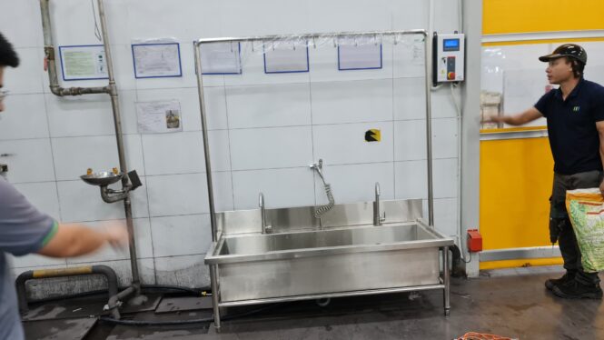 chậu giặt đồ công nhân nhà máy