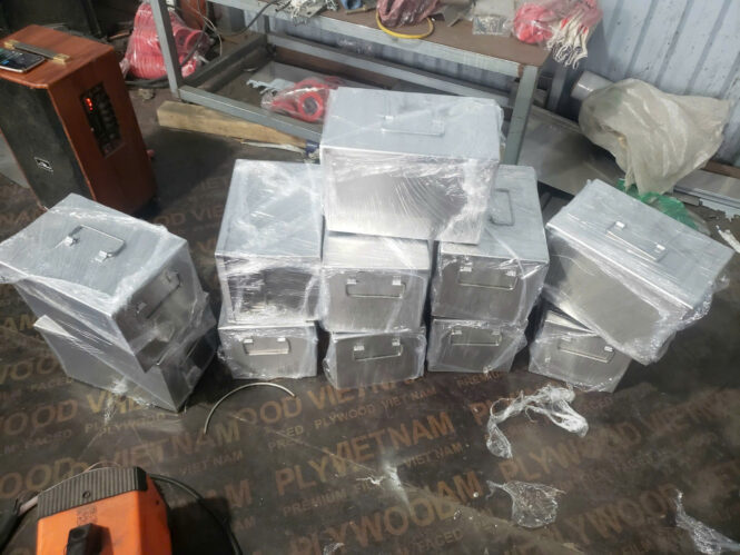 Thùng đựng hóa chất có nắp đậy