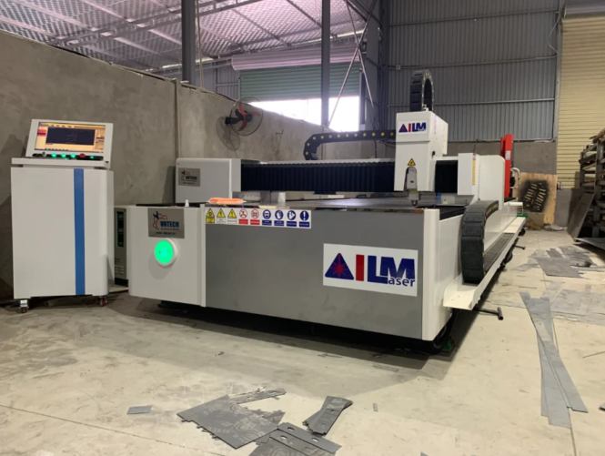mắt cắt laser gia công tấm phôi phẳng