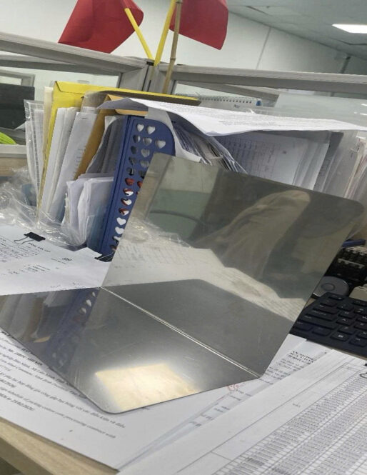 chặn tài liệu làm bằng inox